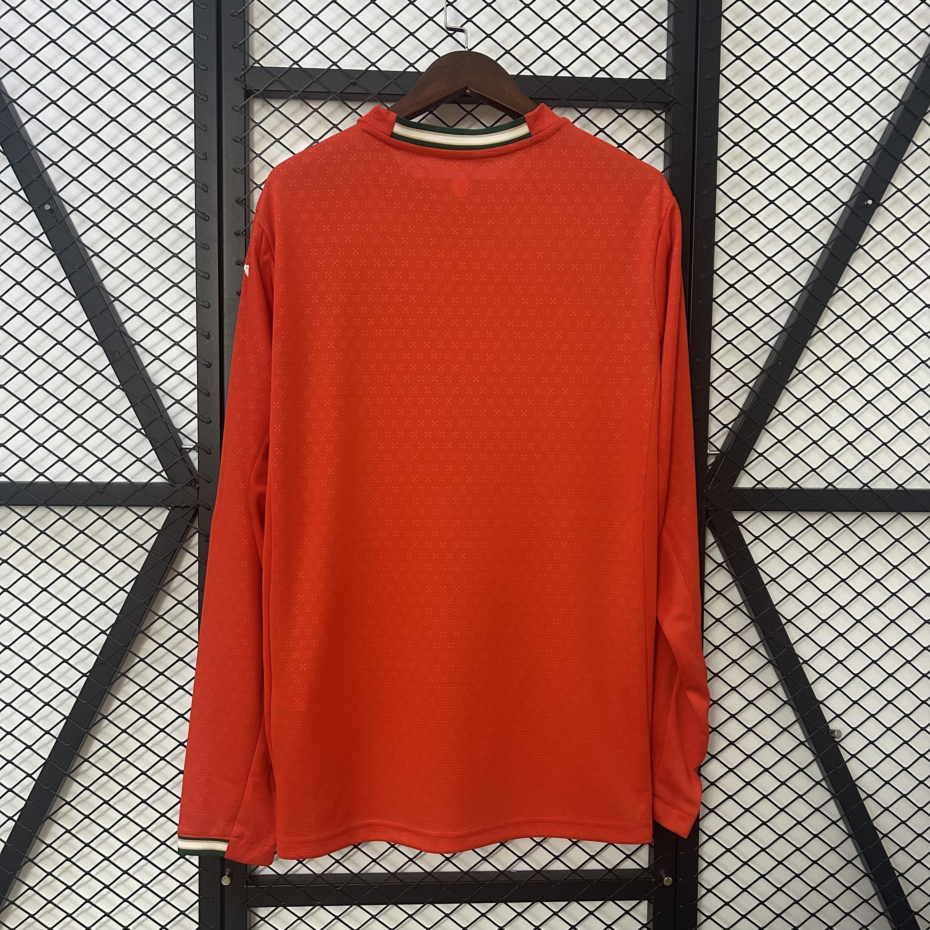 25/26 long sleeve Portugal