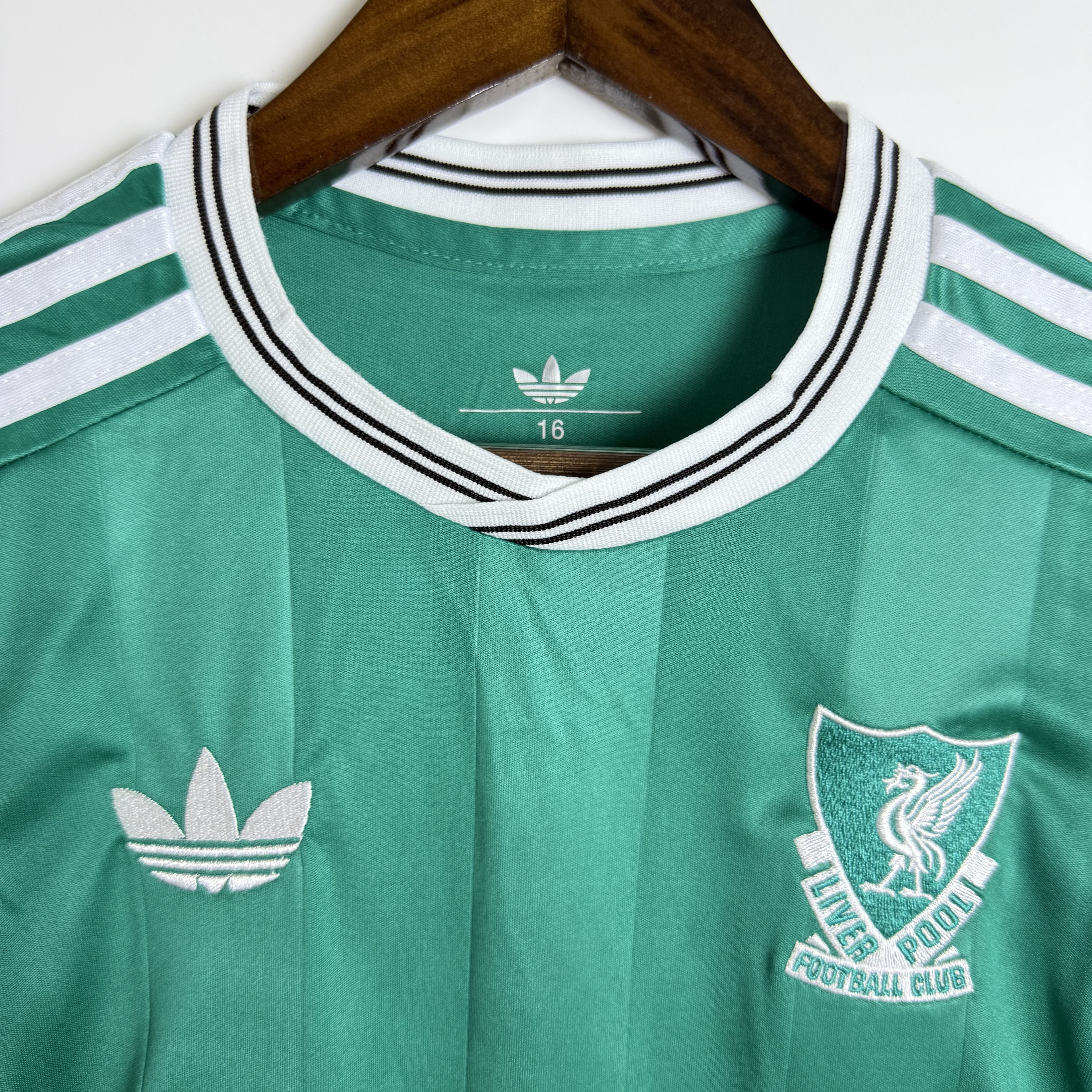 25/26 Liverpool home kids kit