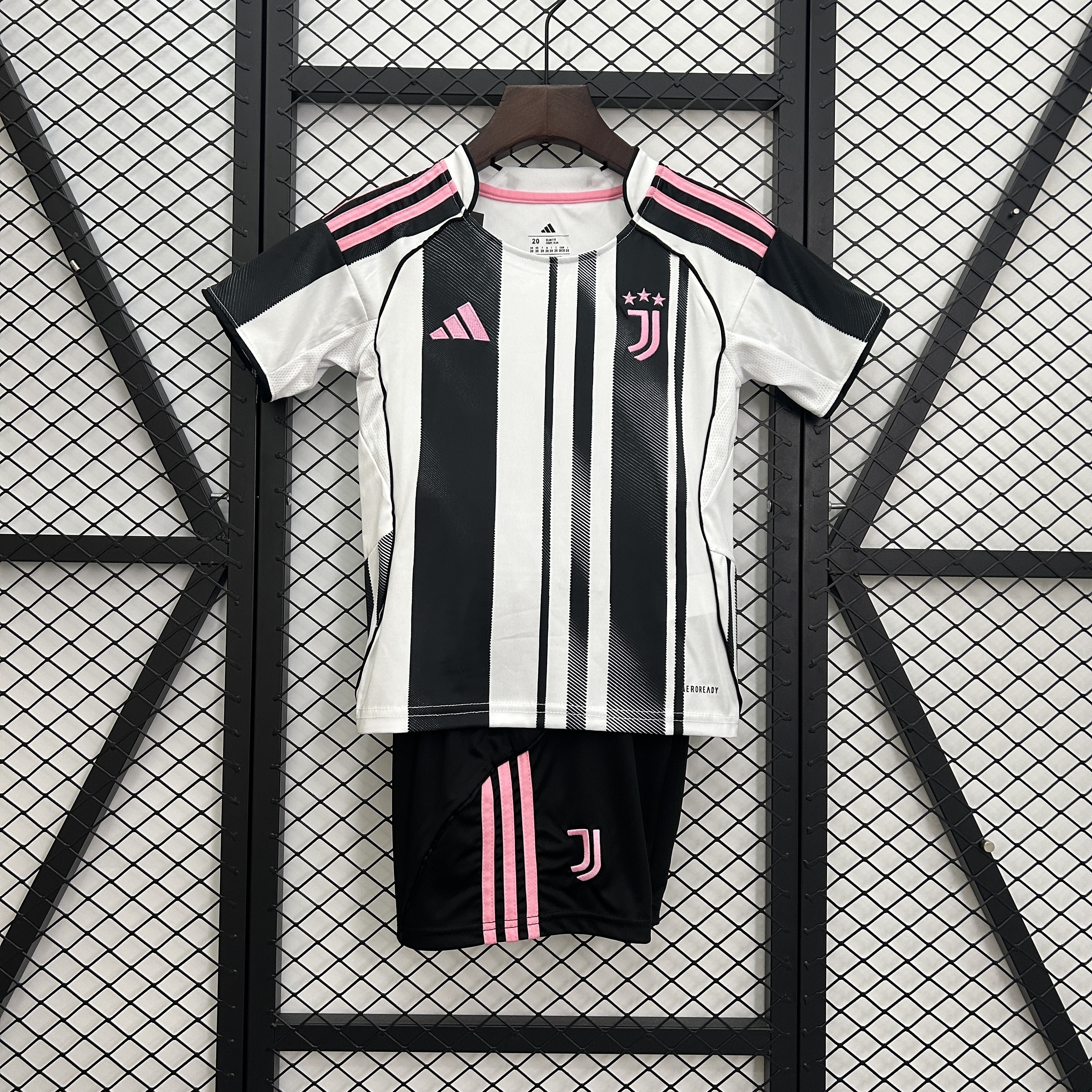 25/26 Juventus kids kit