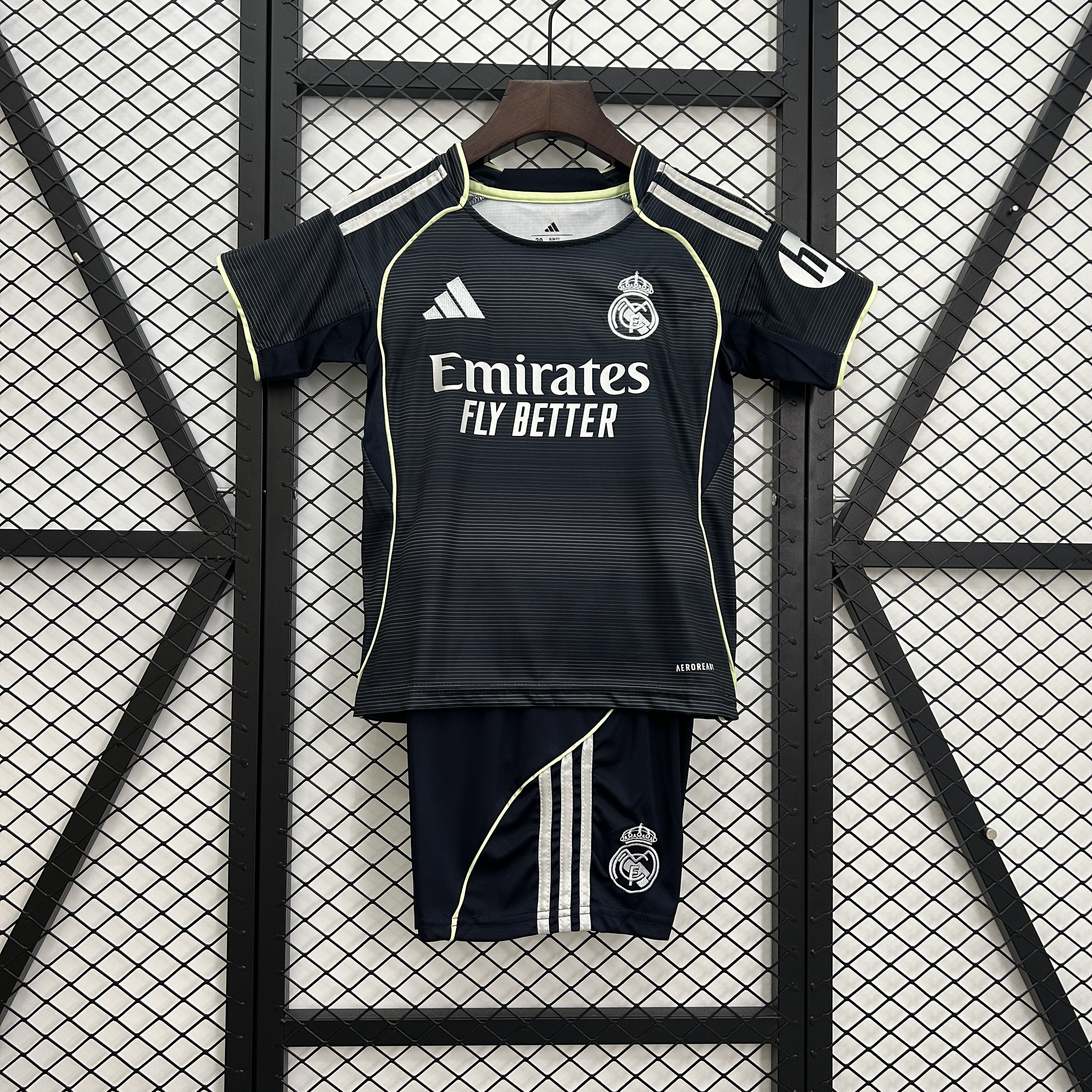 25/26 Real Madrid kids kit