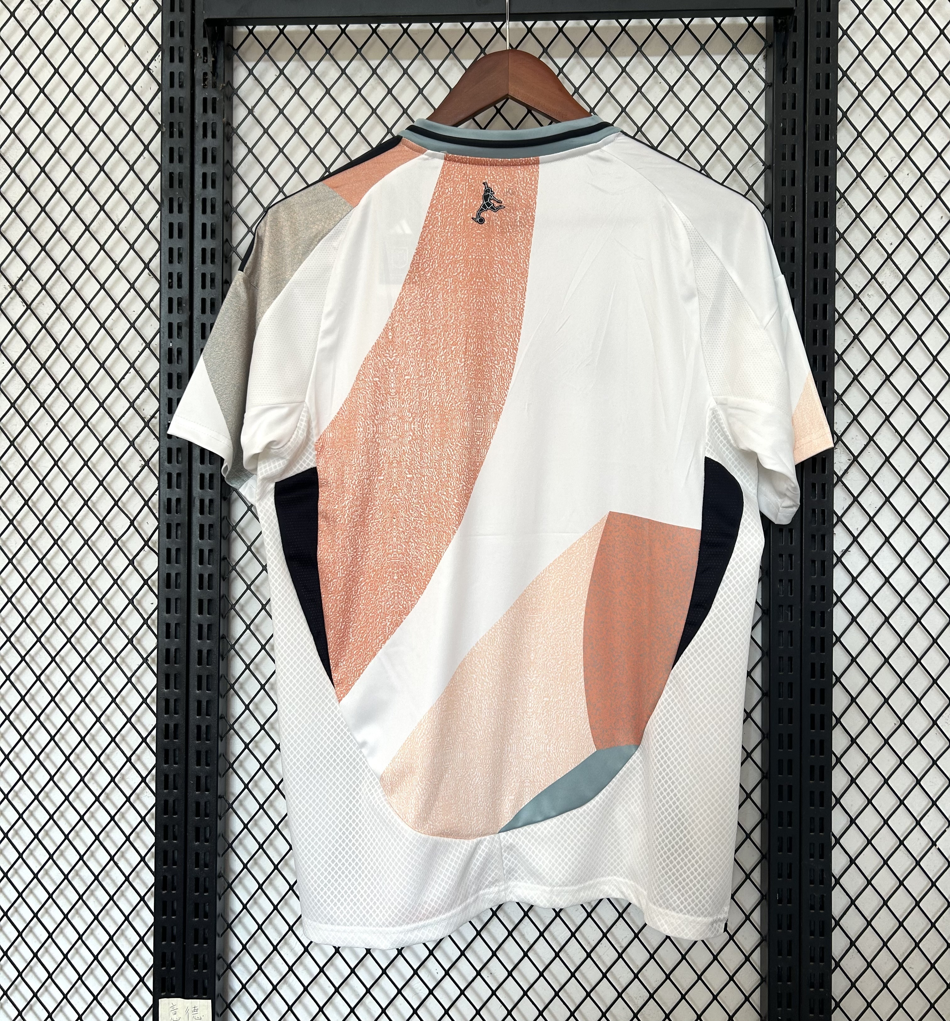 25/26 Spain away Fan